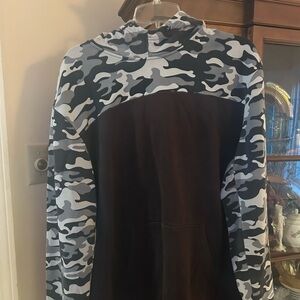 SIZE XL, Athletic Wear, grey and black camo sleeves with brown bottom